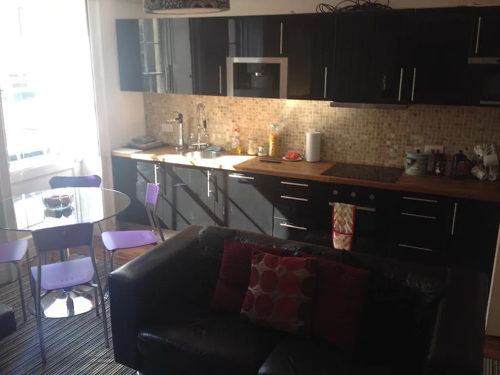 City Centre - Rivers Street, Quiet 2 Bed Ground Floor Georgian Garden Apartment United Kingdom