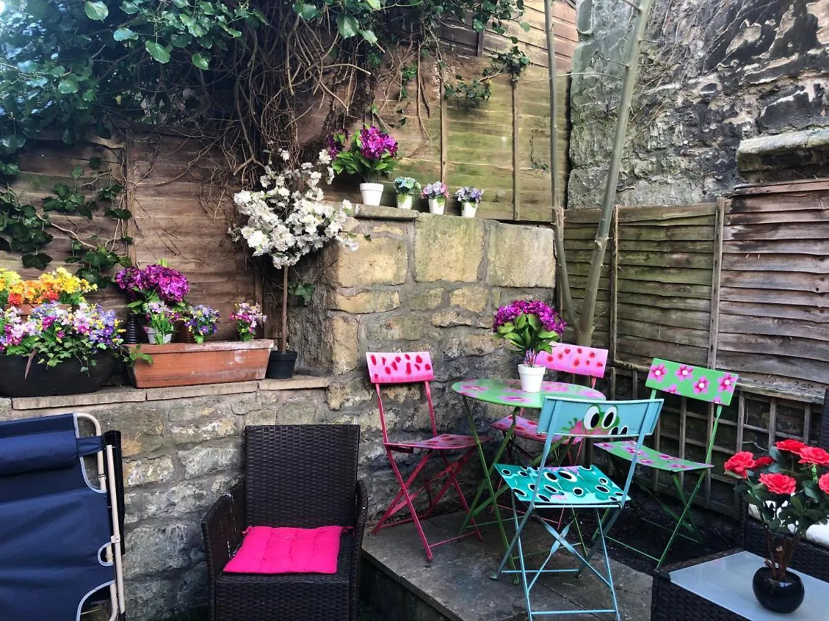 **** Bed & Breakfast City Centre - Rivers Street, Quiet 2 Bed Ground Floor Georgian Garden Apartment United Kingdom