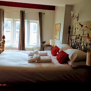Hotel Oyo 3 Crescent Gardens