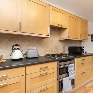 Guest house Wifi | Parking | Near Major Attractions
