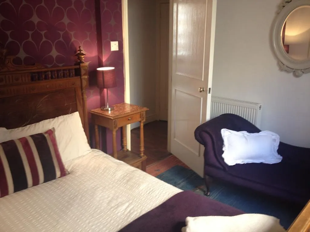 City Centre - Rivers Street, Quiet 2 Bed Ground Floor Georgian Garden Apartment Bath